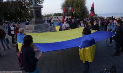 В центре Одессы прошел малочисленный митинг “Нет капитуляции” (фото) usionline.com В центре Одессы прошел малочисленный митинг “Нет капитуляции” (фото) «фото»