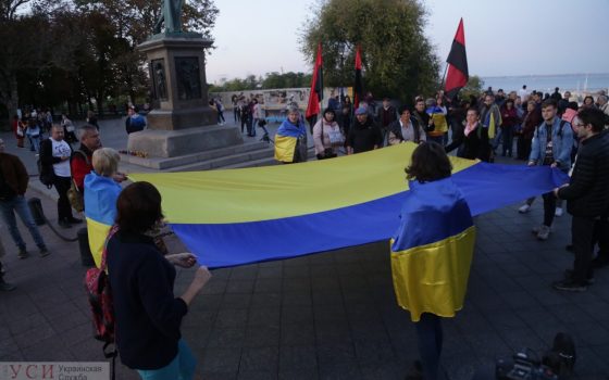 В центре Одессы прошел малочисленный митинг “Нет капитуляции” (фото) usionline.com В центре Одессы прошел малочисленный митинг “Нет капитуляции” (фото) «фото»