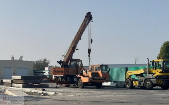 В порту Черноморска разрушают складскую площадку, построенную на деньги Евросоюза (фото) «фото»