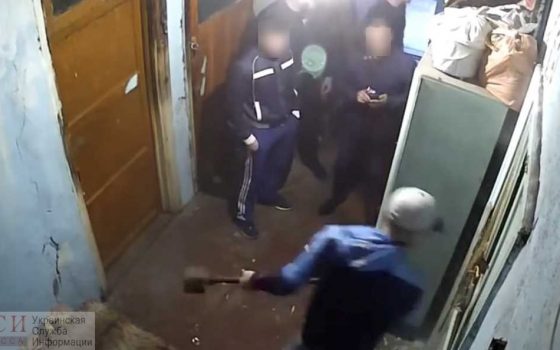 Избивал и незаконно выселял: в Одессе арестован коллектор (фото) «фото»