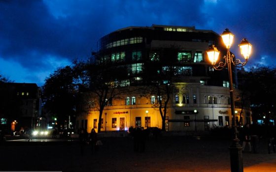 Суд отправил в СИЗО троих иностранцев, подозреваемых в двойном убийстве возле “Афины” «фото»