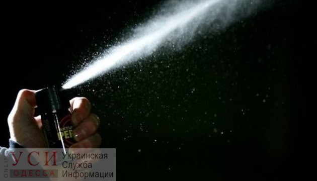Ученик распылил газовый баллончик: трое детей получили химические ожоги глаз в школе Черноморска «фото»