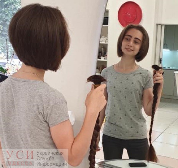 Юная одесситка отдала свои длинные волосы для парика онкобольной девочке (фото) «фото»