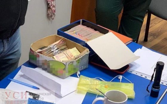 Хочешь в рейс – плати: в Одессе СБУ задержала чиновницу, требовавшую откаты у моряков «фото»