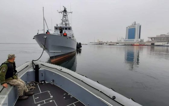 Два катера из США, подаренные украинским ВМС, спустили на воду и перевели в Военную гавань (фото) usionline.com Два катера из США, подаренные украинским ВМС, спустили на воду и перевели в Военную гавань (фото) «фото»