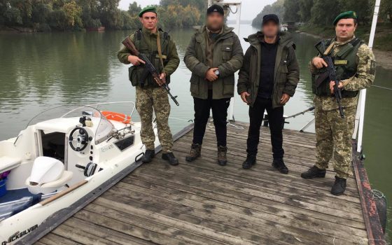Пограничники задержали румынский катер с гражданами ЕС на борту (фото) usionline.com Пограничники задержали румынский катер с гражданами ЕС на борту (фото) «фото»