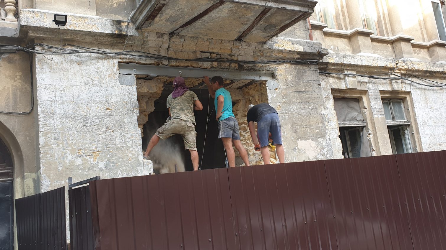 Одесситы предупрежадали: старинный дом в центре арестовали из-за незаконного строительства (фото) «фото»