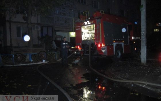 Из-за пожара в многоэтажке на поселке Котовского эвакуировали 20 человек: пострадал ребенок, он в больнице (фото) «фото»