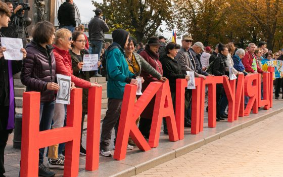 “Нет капитуляции”: одесситы протестовали против подписания “формулы Штайнмайера” (фото) «фото»