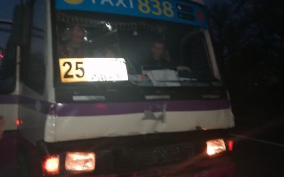 Маршрутка Одесса-Черноморск попала в тройное ДТП: пассажиры добираются на попутках (фото) «фото»