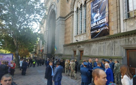 Одесситы встречают президента: он лично представит нового главу области (фото) usionline.com Одесситы встречают президента: он лично представит нового главу области (фото) «фото»