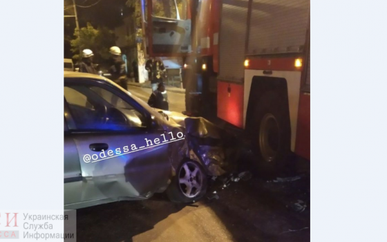 Два ДТП в центре Одессы: авто врезалось в пожарную машину, а фура в легковушку (фото) «фото»
