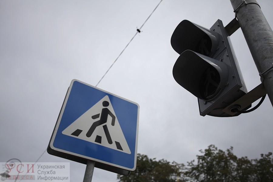 На шести перекрестках в центре Одессы не работают светофоры «фото»