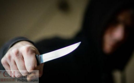 Нож в спину другу: полиция задержала мужчину, устроившего поножовщину в центре usionline.com Нож в спину другу: полиция задержала мужчину, устроившего поножовщину в центре «фото»