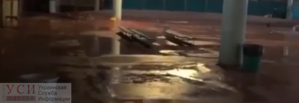 В Одессе снова затопило спорткомплекс “Олимпиец” (видео) «фото»