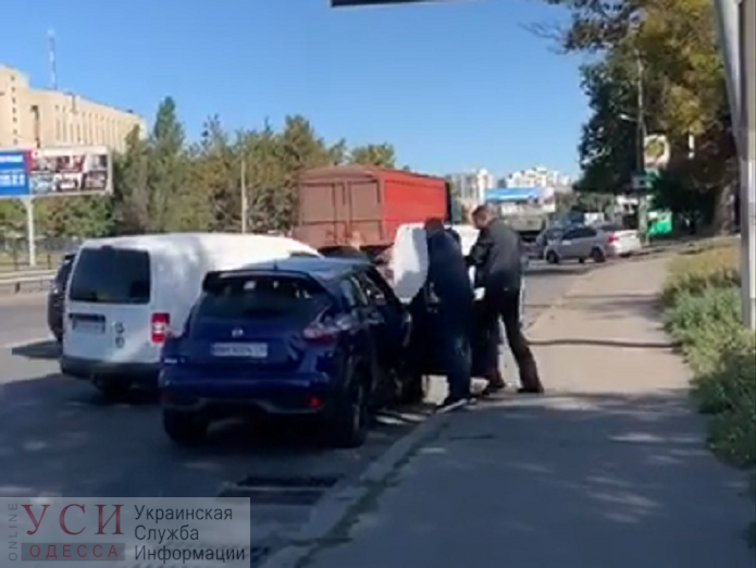 Из-за драки двоих водителей “встала” улица Балковская (видео) «фото»