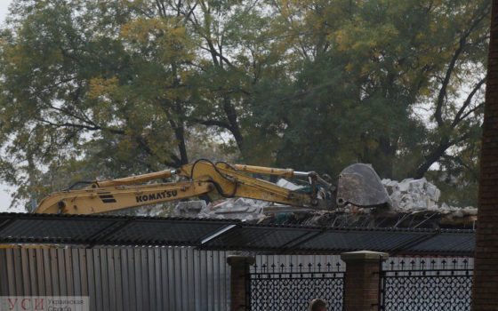 В Преображенском парке началась стройка: на месте кафе построят 3-этажное здание (фото) «фото»
