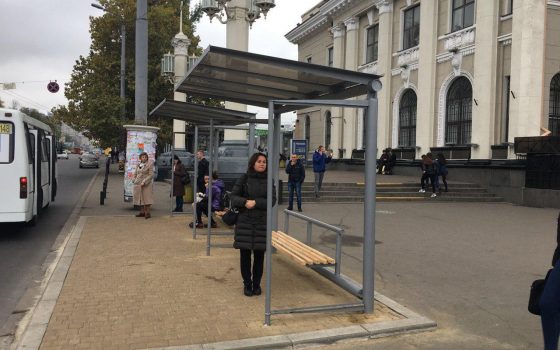 “Распил” бюджета на остановках: как департамент транспорта без тендера отдал миллионы коммерсантам (фото) «фото»