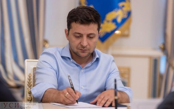 Больше не прогуляешь: Зеленский подписал закон о штрафах депутатам-прогульщикам «фото»