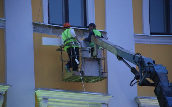 Компания-реставратор дома на Приморском бульваре убирает последствия неудачных работ (фото) usionline.com Компания-реставратор дома на Приморском бульваре убирает последствия неудачных работ (фото) «фото»