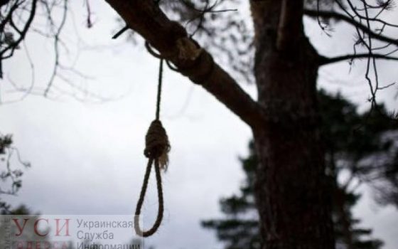 13-летнюю девочку нашли повешенной на дереве в Малиновском районе Одессы usionline.com 13-летнюю девочку нашли повешенной на дереве в Малиновском районе Одессы «фото»