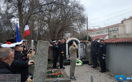 Французские военные открыли в Одессе мемориал пилотам, погибшим в Первую мировую (фото) usionline.com Французские военные открыли в Одессе мемориал пилотам, погибшим в Первую мировую (фото) «фото»
