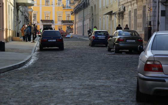 Воронцовский переулок снова превратился в парковку: движение не закрыли (фото) usionline.com Воронцовский переулок снова превратился в парковку: движение не закрыли (фото) «фото»
