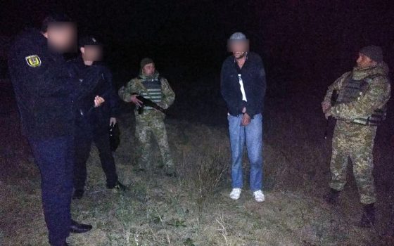 На границе с Молдовой уголовник напал на пограничника с ножом (фото) usionline.com На границе с Молдовой уголовник напал на пограничника с ножом (фото) «фото»