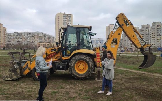 На территории парка Энтузиастов пытались незаконно установить детскую площадку (документ) «фото»