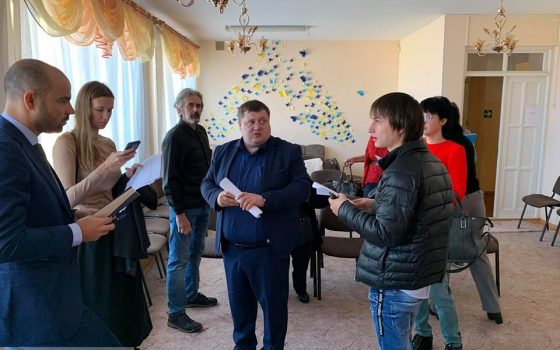 Чиновники облгосадминистрации и активисты нагрянули с проверкой в скандальный приют “Світанок” (фото) usionline.com Чиновники облгосадминистрации и активисты нагрянули с проверкой в скандальный приют “Світанок” (фото) «фото»