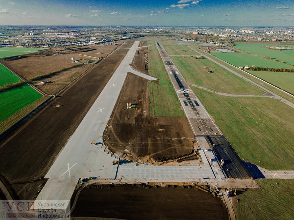 В Одесском аэропорту заканчивают строить рулежную дорожку между полосами (фото) «фото»