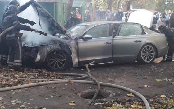 Одесские патрульные с погоней задержали мужчину, который поджег автомобиль на Черемушках usionline.com Одесские патрульные с погоней задержали мужчину, который поджег автомобиль на Черемушках «фото»