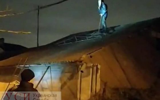 Ругался и бросал камни в окна: полиция задержала одессита, который сбежал из психбольницы (фото) usionline.com Ругался и бросал камни в окна: полиция задержала одессита, который сбежал из психбольницы (фото) «фото»