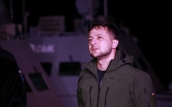 Президент Зеленский прилетел в Очаков встречать корабли, которые Россия отдала Украине (прямая трансляция) «фото»