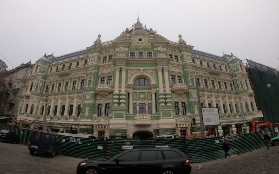 Возле дома Руссова спилили несколько деревьев (фото, обновлено) usionline.com Возле дома Руссова спилили несколько деревьев (фото, обновлено) «фото»