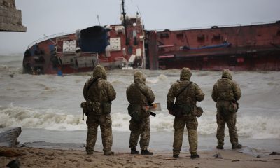 Кораблекрушение в Одессе: танкер выбросило на пляж “Дельфин” (фоторепортаж, видео) «фото»