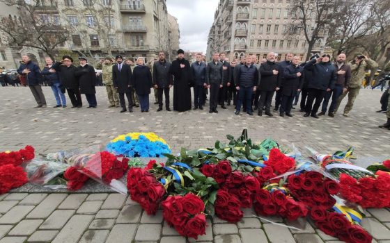 Помнить: в День Достоинства и Свободы одесситы возложили цветы в память о героях (фото) «фото»