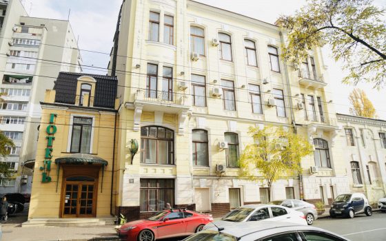 Дом-памятник на Канатной планируют реставрировать: полтора года назад здесь падала лепнина (фото) usionline.com Дом-памятник на Канатной планируют реставрировать: полтора года назад здесь падала лепнина (фото) «фото»