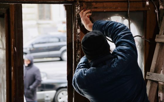Мэрия VS одесситы: борьба за реставрацию старинных дверей и колоссальная разница в суммах затрат (фото) usionline.com Мэрия VS одесситы: борьба за реставрацию старинных дверей и колоссальная разница в суммах затрат (фото) «фото»