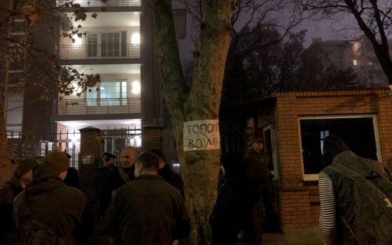 В Одессе возле польского консульства проходит митинг протеста (фото) usionline.com В Одессе возле польского консульства проходит митинг протеста (фото) «фото»