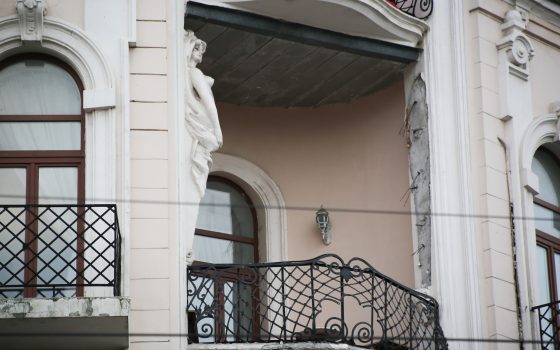 Исчезла скульптура атланта с дома в центре Одессы (фото) usionline.com Исчезла скульптура атланта с дома в центре Одессы (фото) «фото»