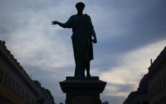 Осенний закат на Приморском бульваре: туристы, спортсмены и отдыхающие (фоторепортаж) usionline.com Осенний закат на Приморском бульваре: туристы, спортсмены и отдыхающие (фоторепортаж) «фото»