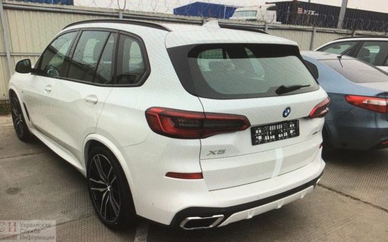 На Одесской таможне пресекли ввоз четырех BMW без оплаты пошлины: не исключена связь с поджогом авто главы таможни «фото»