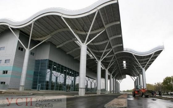 Одесский аэропорт простаивал полтора часа из-за чартера «фото»