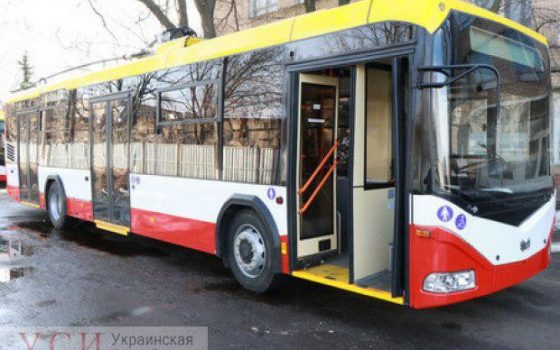 Полиция и оперативники штурмовали 10-й троллейбус и задержали наркокурьеров usionline.com Полиция и оперативники штурмовали 10-й троллейбус и задержали наркокурьеров «фото»