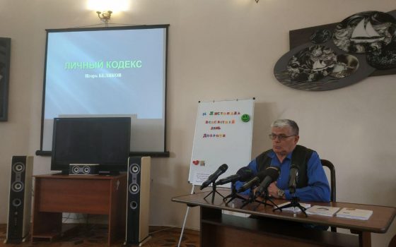 От треш-роликов – к литературе: директор Одесского зоопарка презентовал свою первую фантастическую книгу – писал ее 10 лет и вдохновлялся Стругацкими и Лемом (фото, видео) usionline.com От треш-роликов – к литературе: директор Одесского зоопарка презентовал свою первую фантастическую книгу – писал ее 10 лет и вдохновлялся Стругацкими и Лемом (фото, видео) «фото»