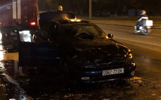 Повезло, что не взорвался баллон: возле “Стальканата” на ходу загорелось авто (фото) usionline.com Повезло, что не взорвался баллон: возле “Стальканата” на ходу загорелось авто (фото) «фото»