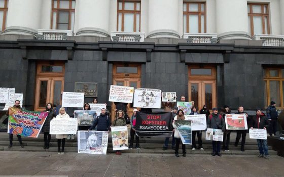 Добрались до Зеленского: противники стройки на Гагаринском плато провели акцию в Киеве (фото, видео) «фото»
