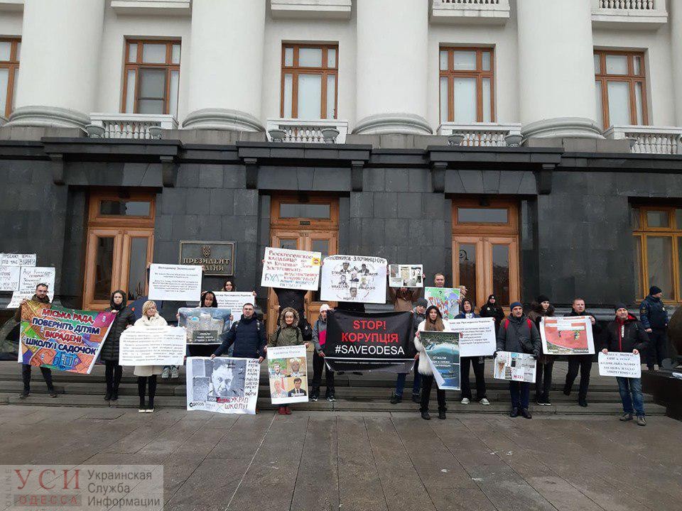 Добрались до Зеленского: противники стройки на Гагаринском плато провели акцию в Киеве (фото, видео) «фото»