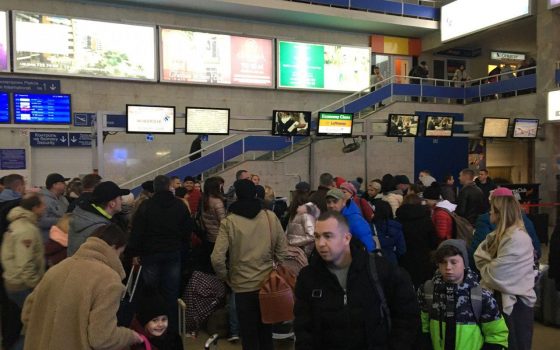 Переполох в Одесском аэропорту: после аварии пассажиров переправляют в Киев или просят “пить чай и ждать” (фото) usionline.com Переполох в Одесском аэропорту: после аварии пассажиров переправляют в Киев или просят “пить чай и ждать” (фото) «фото»